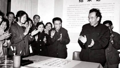 十一届三中全会后，他被任命为副总理，坚决支持修建三峡工程