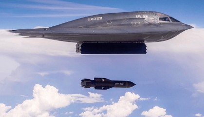 美国宣布研究新一代超重型钻地弹，为何依然以战略轰炸机为投放平台？