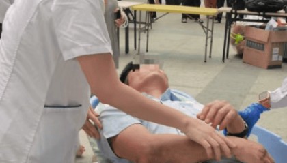 东莞一男子陪同家人就诊时突然倒地，护士“火眼金睛”抢回生机