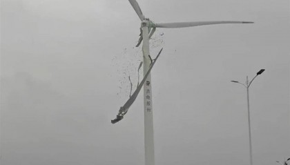 九江一架风力发电机叶片空中断裂，目击者称“玻璃纤维满天飞”，当地：正在处理