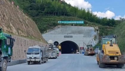 建设者坚守岗位 S316改建工程全速推进