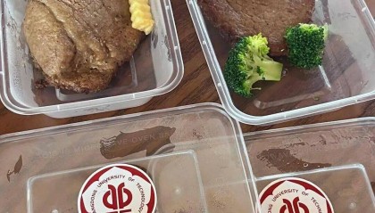 广东工业大学请6万师生吃牛扒，校方回应：因近期学校喜事很多