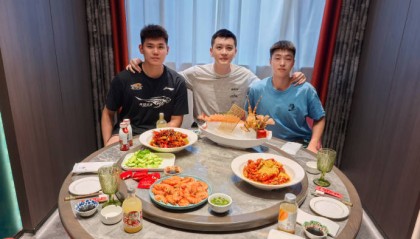杨鸣请辽篮禁赛队员吃饭：犯错就要承担后果并积极面对