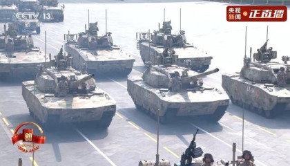 新坦克亮相九三阅兵，抛弃“甲弹对抗”，“信火一体”才是未来？