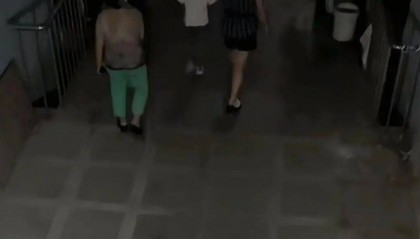 7岁女孩中秋节到同学家玩，2天无人来接，警察上门发现，其单亲父亲已在家中离世……