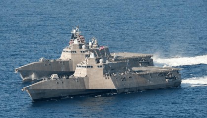 中方通牒刚下，美国宣告不撤，舰机双路围堵近海，日本也来凑热闹