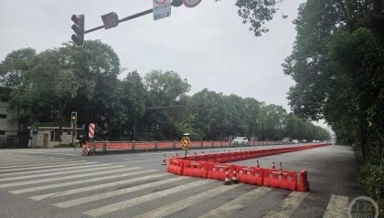 成都一辆客车撞上货车，事故已致6人死亡！多部门称正在调查