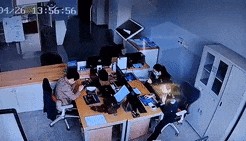 演技爆发时刻！欢声笑语中拿下网逃人员