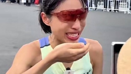 丈夫回应“最快女护士”哭诉调休难：她太激动未完整表达想法
