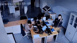 演技爆发时刻！欢声笑语中拿下网逃人员