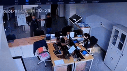 演技爆发时刻！欢声笑语中拿下网逃人员