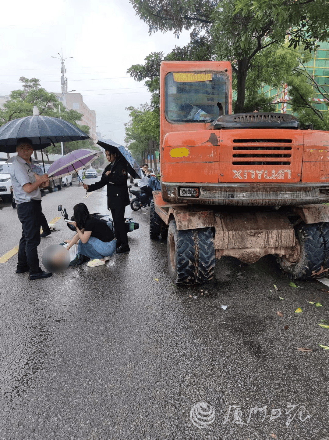 大雨中突发！陈燕聪，好样的！