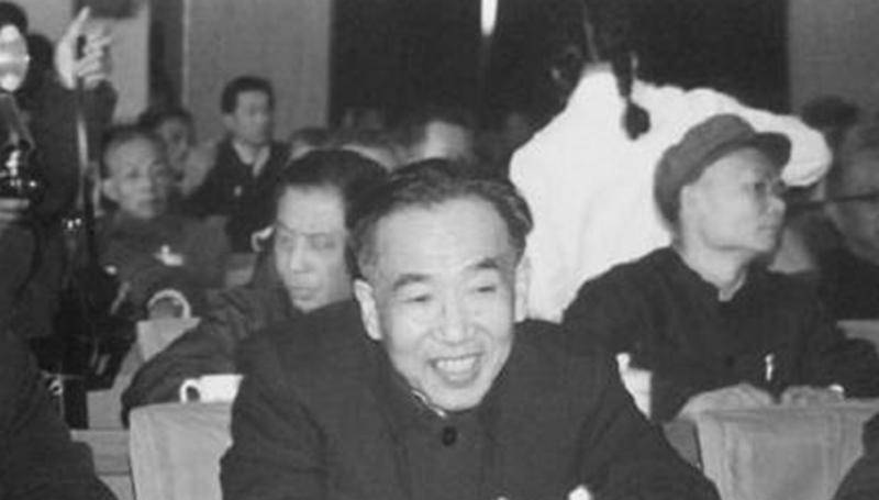 十一届三中全会后，他被任命为副总理，坚决支持修建三峡工程