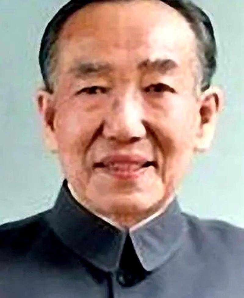 十一届三中全会后，他被任命为副总理，坚决支持修建三峡工程