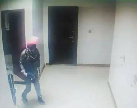 男子睡梦中被同事割喉？警方通报