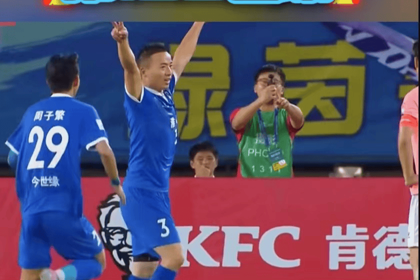 冲上热搜！淮安村书记戴虎打入“苏超”第100粒进球