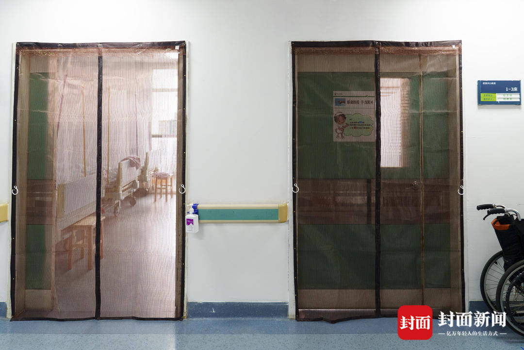 探访佛山基孔肯雅热定点医院：病床上加装了蚊帐，已有近300人治愈出院｜封面头条