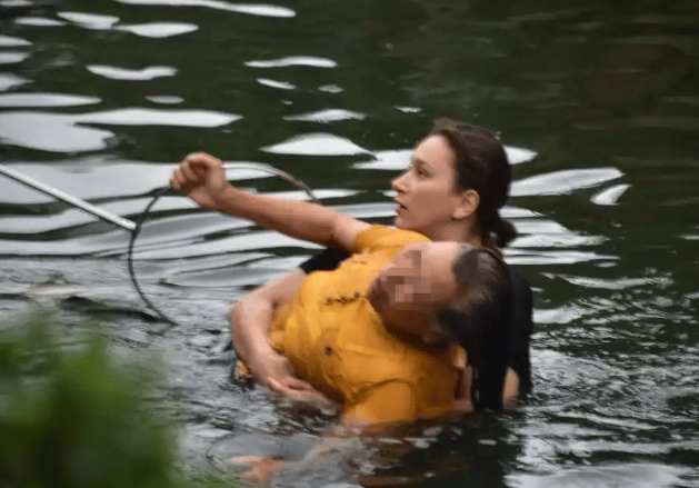 央媒力挺！俄罗斯女留学生水中救人，获特殊身份后，意外一幕出现
