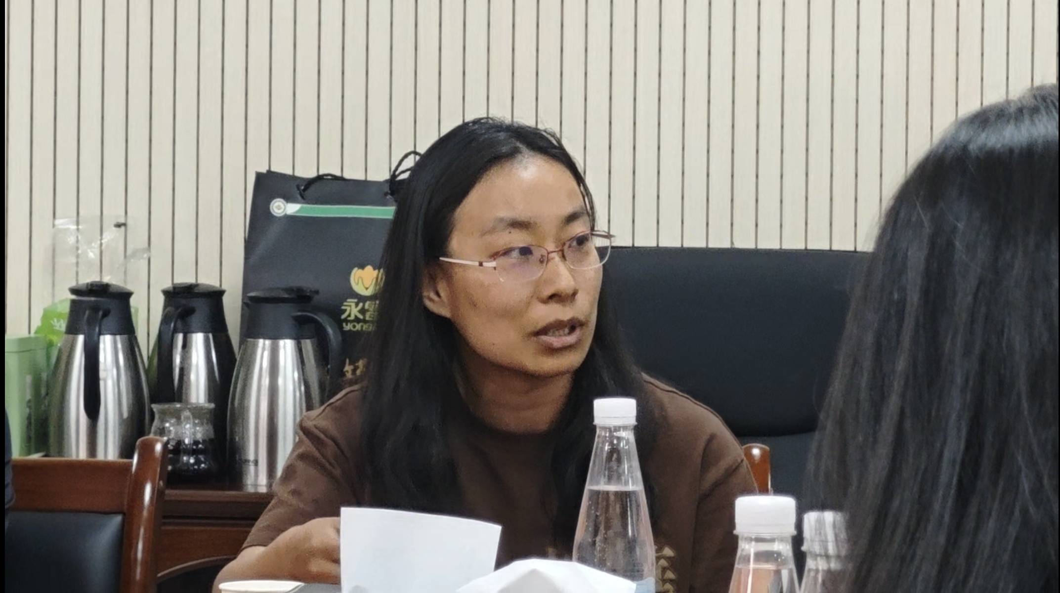 港大女博士放弃985回甘肃，研究县城“失败者”
