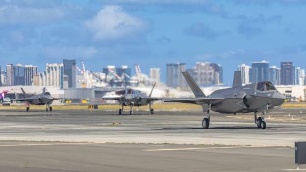 日本首批F-35B从美国飞回，战后首次拥有舰载战斗机
