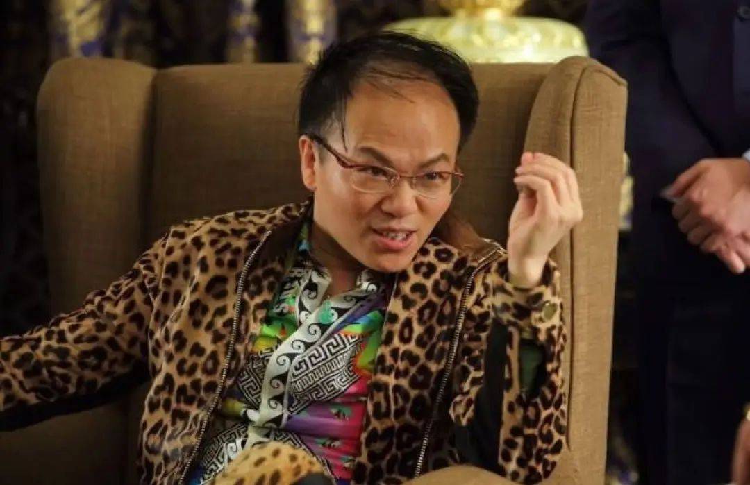 导演郑某峰涉嫌猥亵儿童已被批捕，此前多位演员自曝曾被他侵害