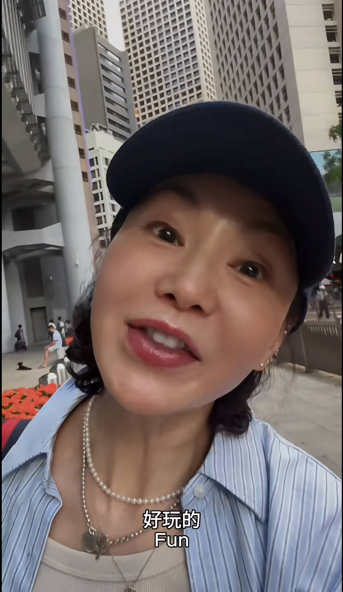 60岁张曼玉突然营业，穿79元T恤配10万珠宝，生活如此鲜活松弛！