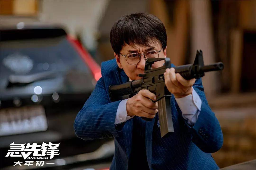 豆瓣开分8.1，创近二十年成龙电影最佳！打掉烂片标签的《捕风追影》爽在哪？