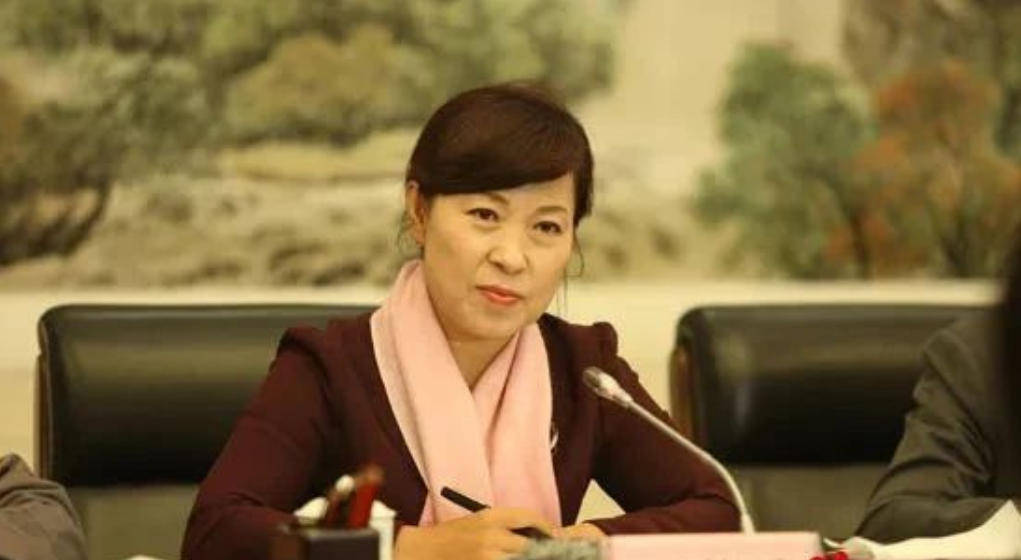 “换装主席”王莉霞的堕落：从光鲜人设到腐败深渊