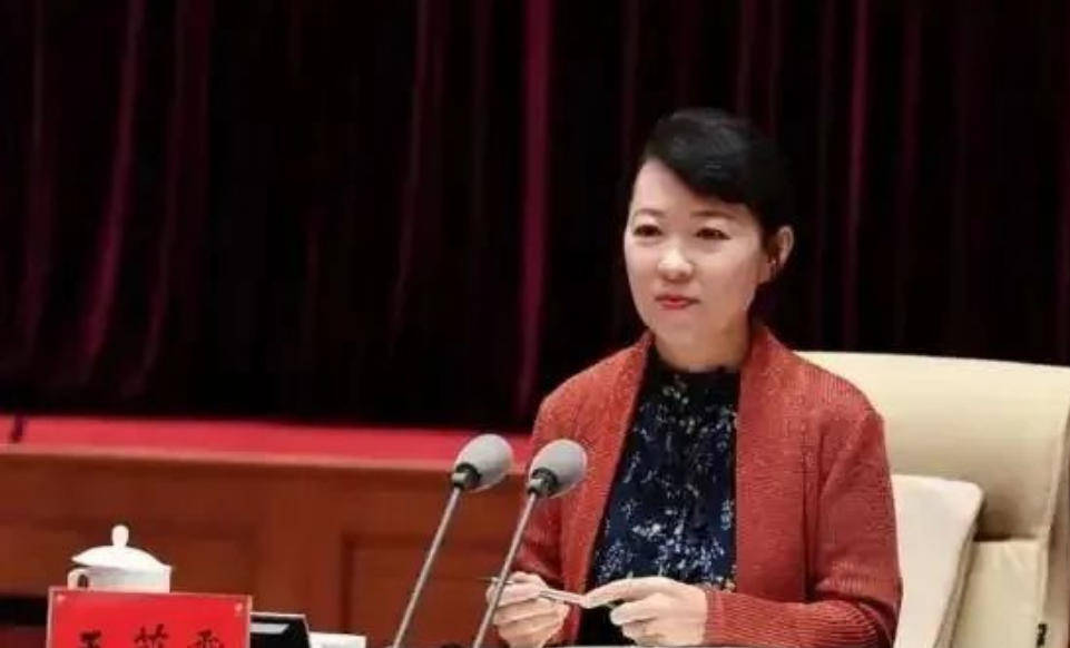“换装主席”王莉霞的堕落：从光鲜人设到腐败深渊