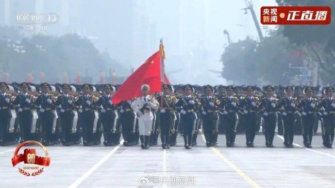 歼20S、DF61导弹，震撼亮相！三支兵种首次亮相天安门广场，空中梯队战机起飞