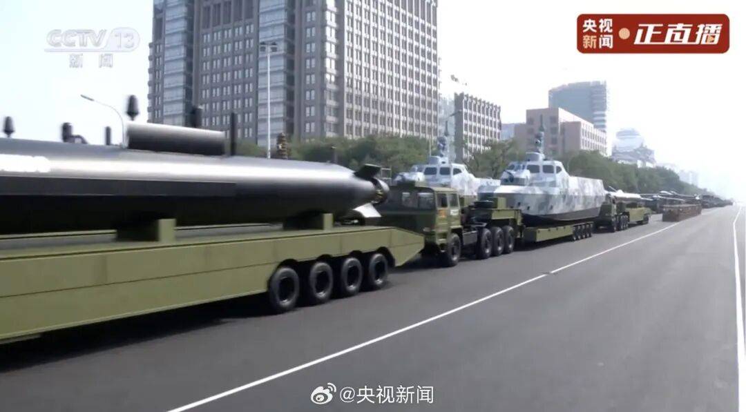 歼20S、DF61导弹，震撼亮相！三支兵种首次亮相天安门广场，空中梯队战机起飞