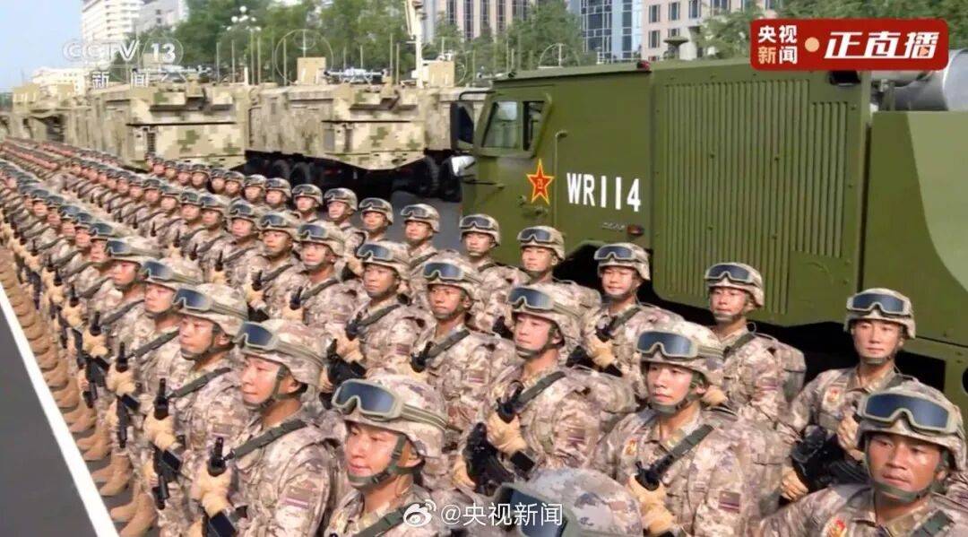 歼20S、DF61导弹，震撼亮相！三支兵种首次亮相天安门广场，空中梯队战机起飞