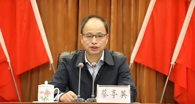 中组部有关干部局负责同志宣布中央决定，他们履新