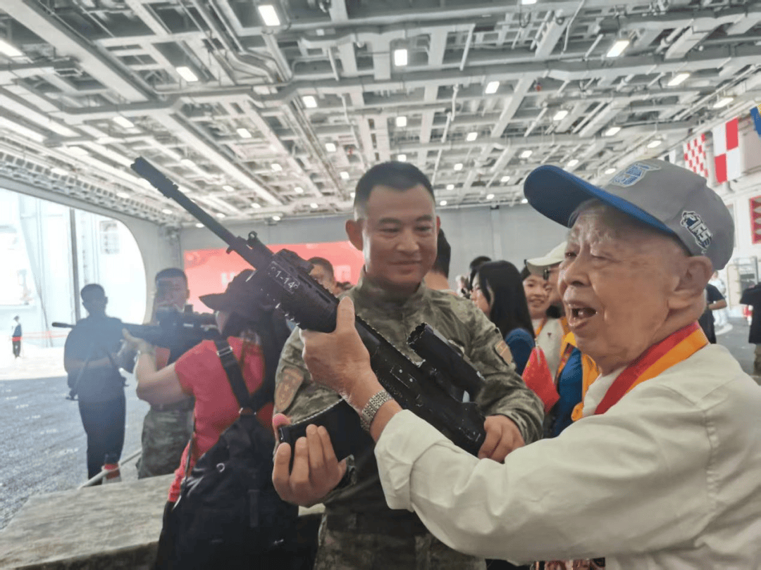 这6位与总书记握手的老战士是谁？