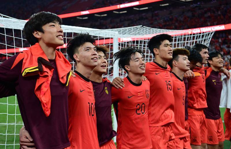 U22国足主帅：球员们像11个“兵马俑”在战斗