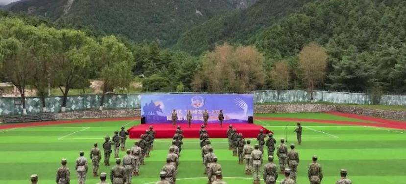 解放军继续驻扎尼泊尔，国际机场瘫痪，尼泊尔总理紧急逃离，9国迅速采取行动
