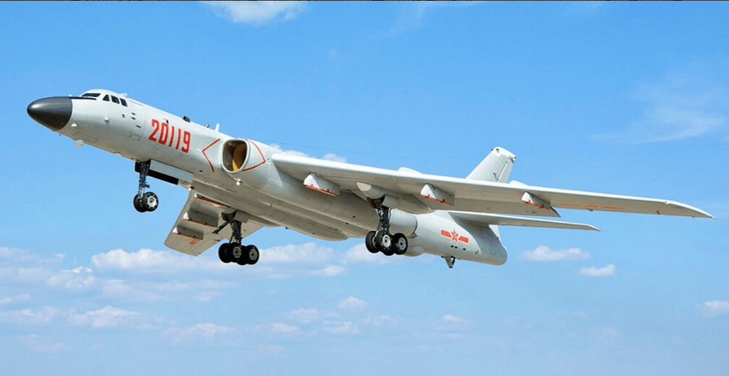 270架轰6严阵以待，强大核战轰打击群横空出世，美媒说了句大实话