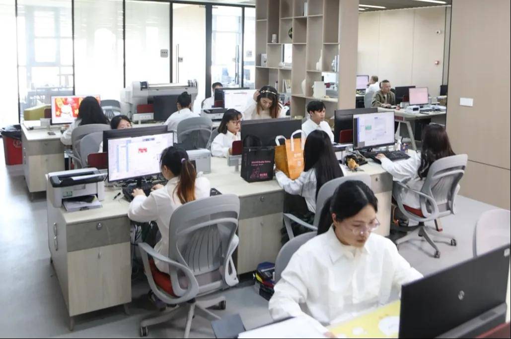温州老板卖几毛钱小东西，从4人团队干到年销过亿