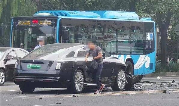 陈震谈劳斯莱斯车祸后续：对方为网约车，已联系到伤者家属，会全力支付应该负担的赔偿