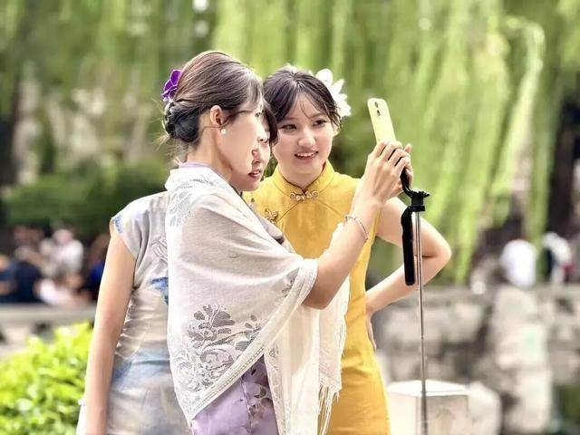秋色满城 历下有约丨护城河畔美出圈！解锁历下限定秋日浪漫