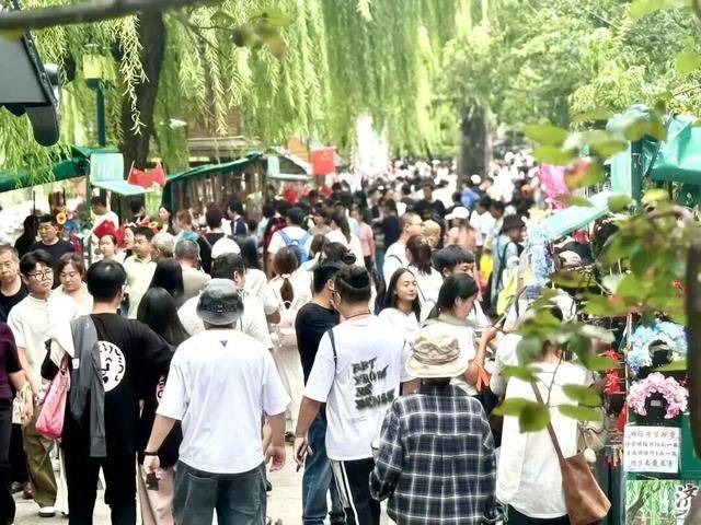 秋色满城 历下有约丨护城河畔美出圈！解锁历下限定秋日浪漫
