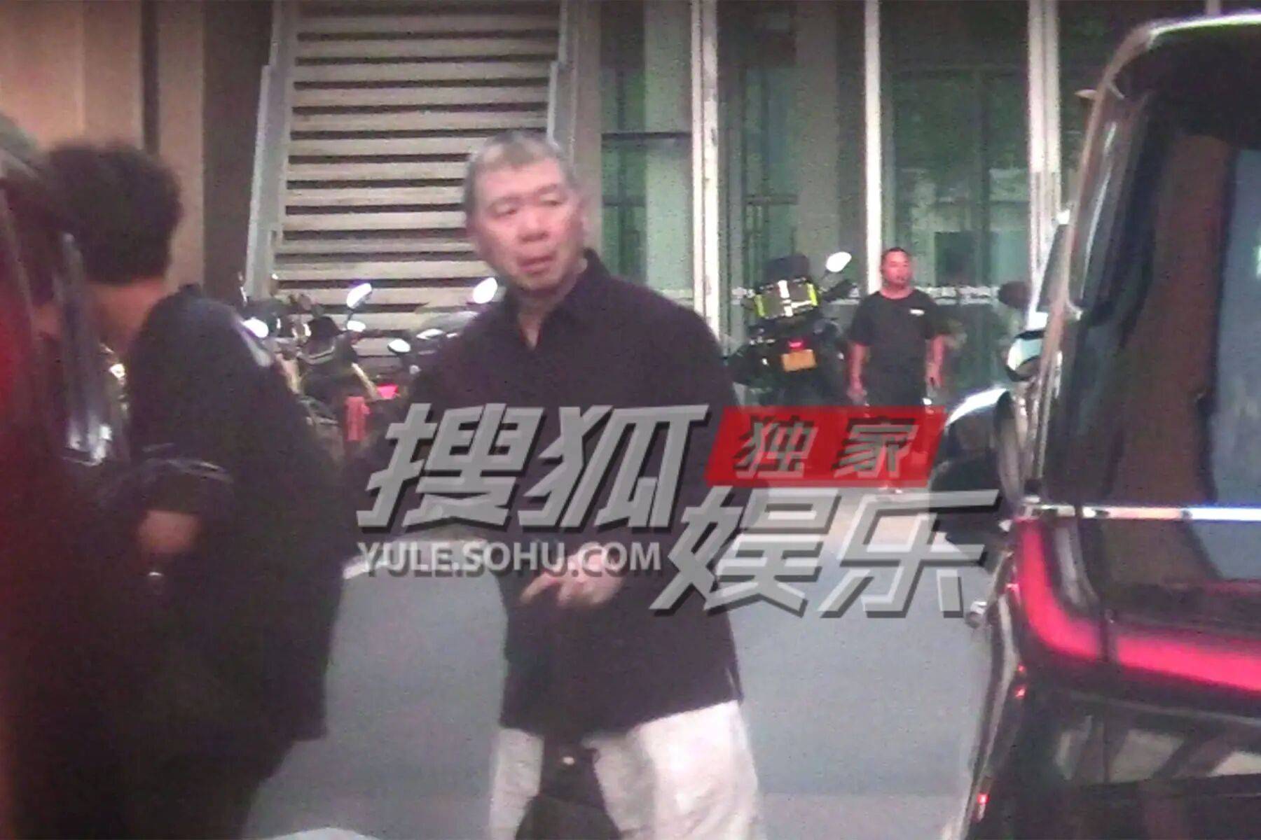 考古|冯小刚带女儿去陈思诚工作室！开个人账号还读影视专业，她也要“女承父业”吗？
