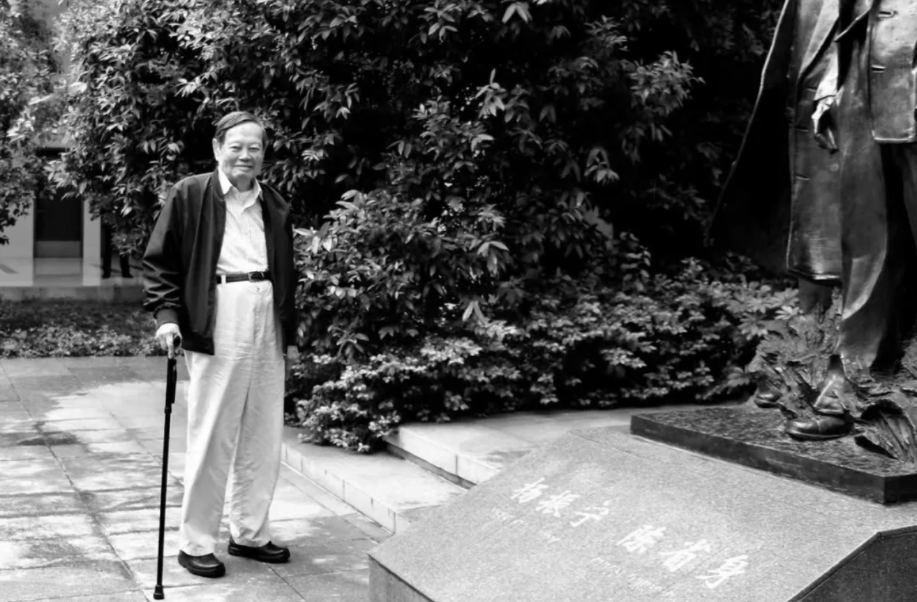 杨振宁为什么连续32年担任东莞理工学院名誉校长？