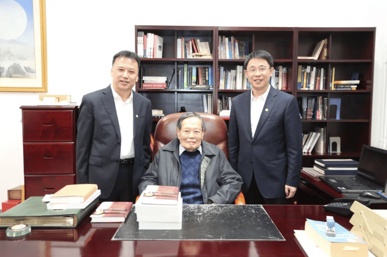 杨振宁为什么连续32年担任东莞理工学院名誉校长？