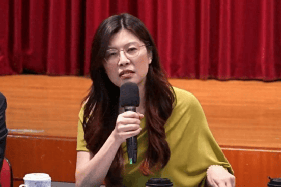 当选国民党主席后，郑丽文连夜喊话民进党：让两岸不再有战火！