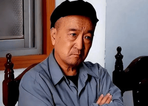 考古｜曝78岁李保田近况！找人维修窗户喝10元桶装水，生活超朴素！