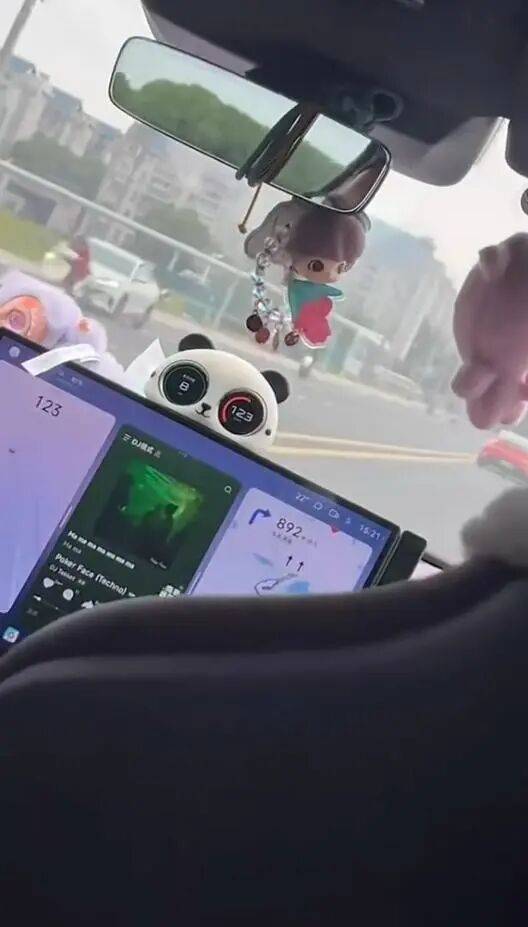 小米汽车市区飙至时速120公里，跨双黄线到对向车道超车……交警回应→