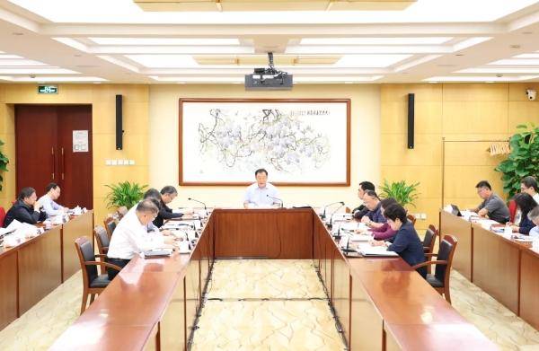 全国人大常委会机关党组理论学习中心组开展集体学习研讨