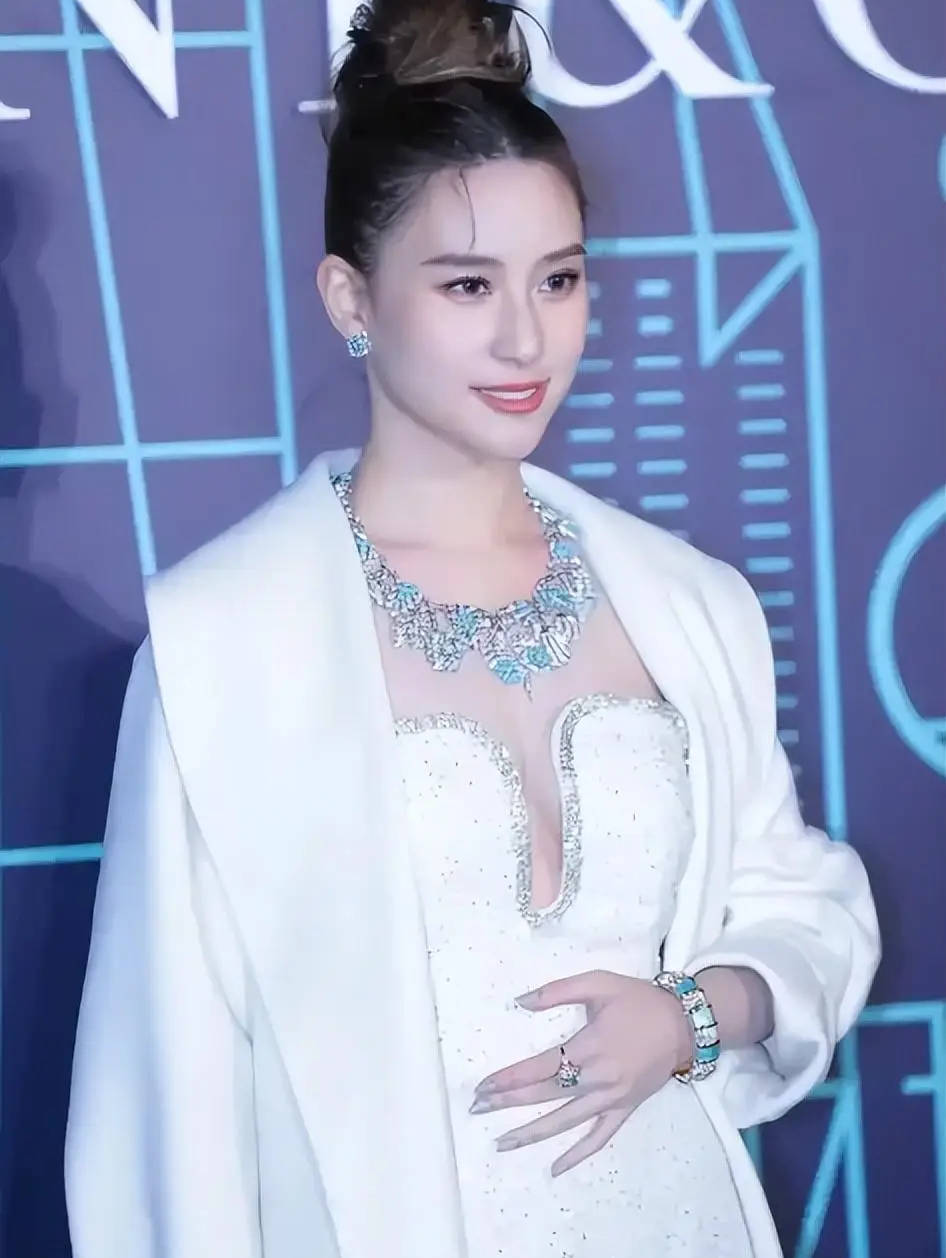 考古 | 何超莲窦骁双双辟谣离婚！两人感情生活引各方热议