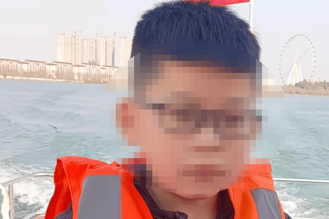 玩耍被撞后10岁男孩被诊断有肿瘤，多器官切除 当地卫健局：医院存在问题，已立案